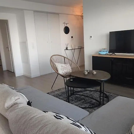 Spacieux 80m² A St Pierre D'oleron, 2 Chambres, Terrasse, Parking, Centre-ville - Fr-1-778-28